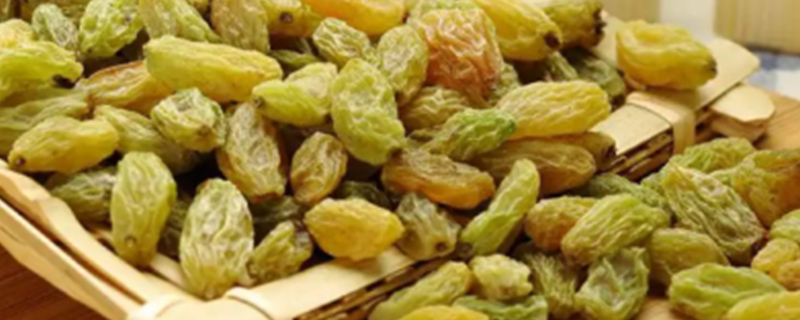 Can dogs eat raisins?